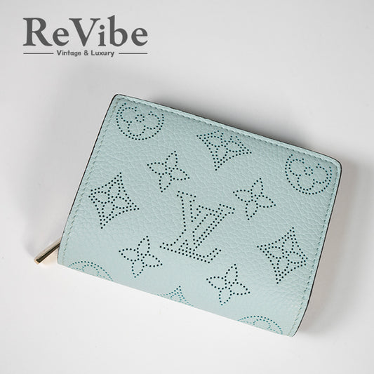 LOUIS VUITTON ルイヴィトンマヒナ ポルトフォイユ・クレア ブルーレディース M83502 二つ折り財布 日本限定 イニシャル入り コンパクトウォレット レディース
