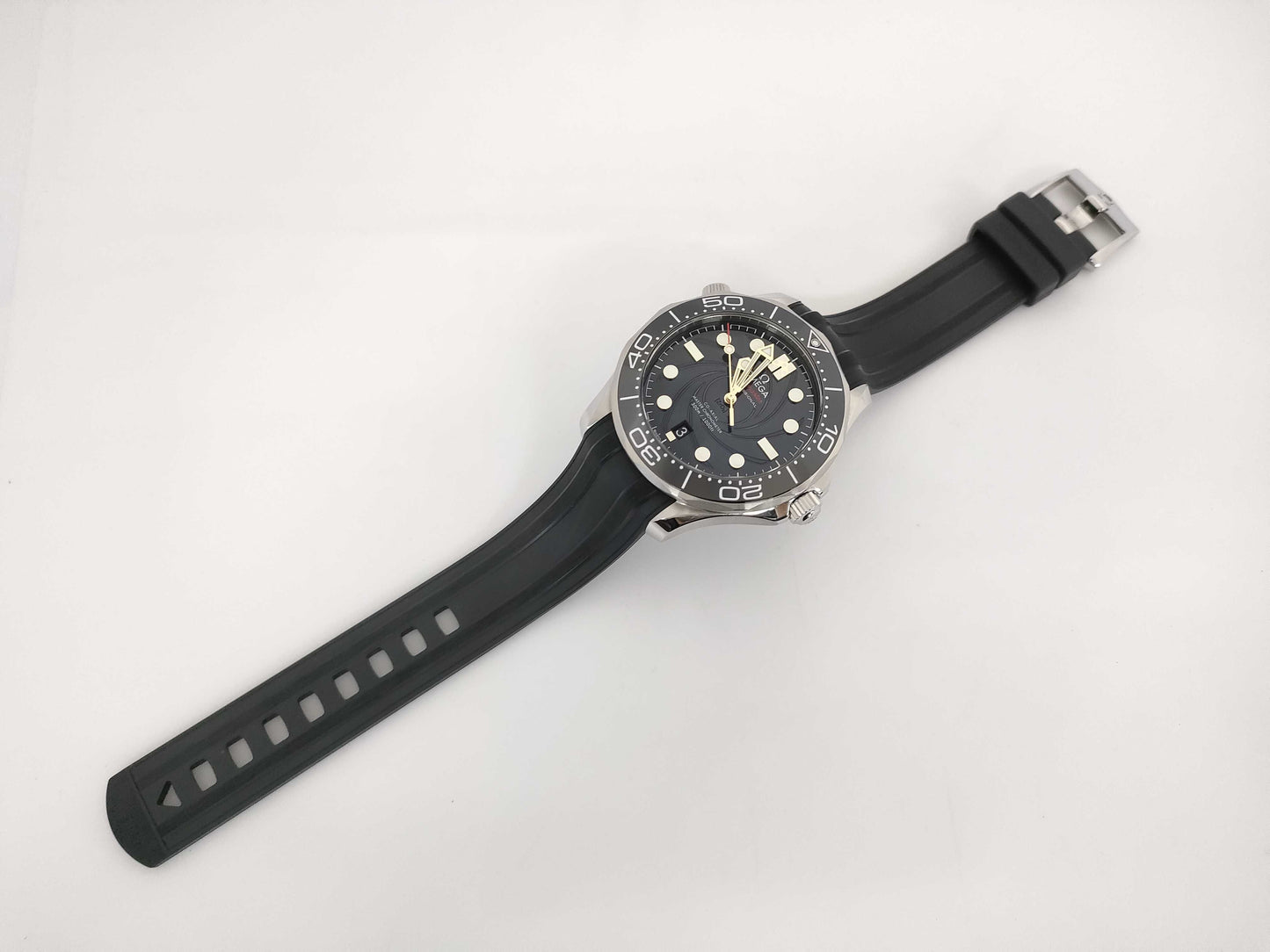 OMEGA オメガ シーマスター ダイバー 300M コーアクシャル マスター クロノメーター 42MM 210.22.42.20.01.004 007 ジェームス・ボンド リミテッド 時計 メンズ