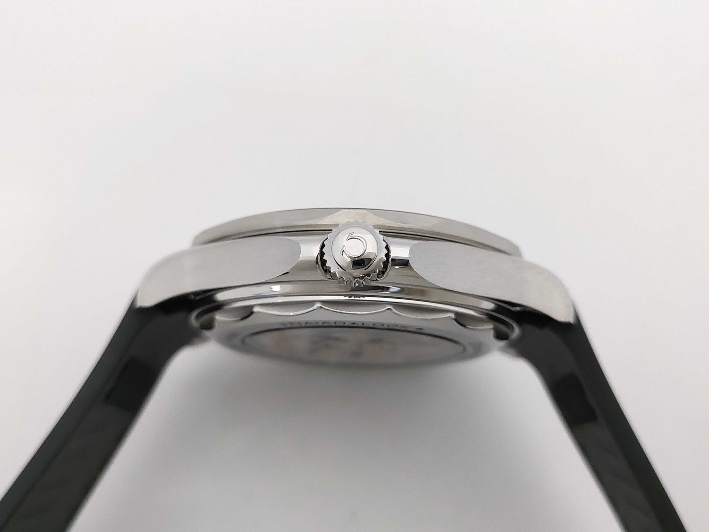 OMEGA オメガ シーマスター ダイバー 300M コーアクシャル マスター クロノメーター 42MM 210.22.42.20.01.004 007 ジェームス・ボンド リミテッド 時計 メンズ