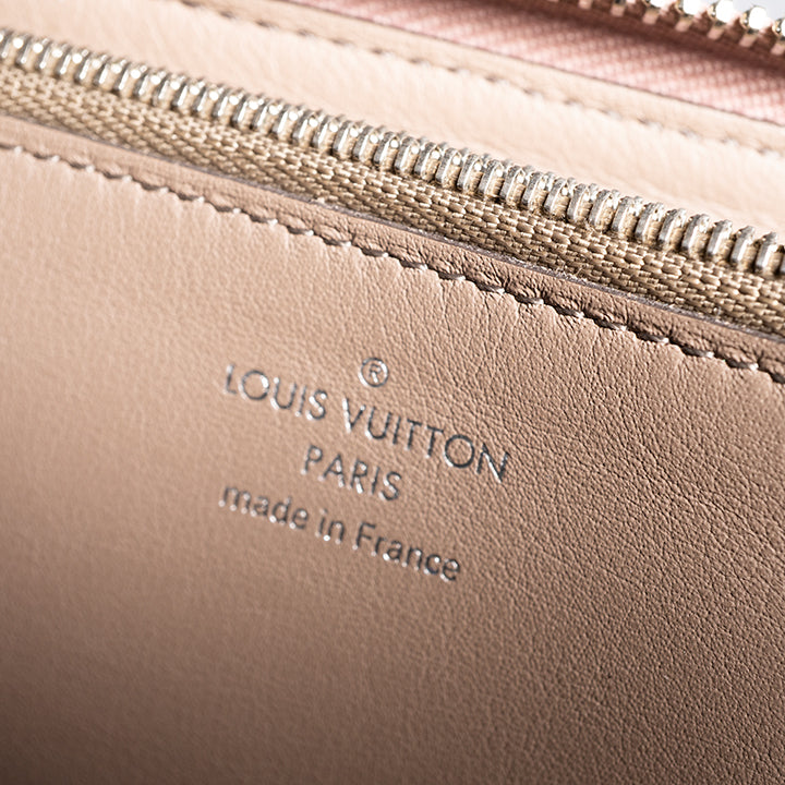 LOUIS VUITTON  ルイヴィトン ポルトフォイユコメット 長財布 財布 トリヨンレザー レディース ピンク系 M63103